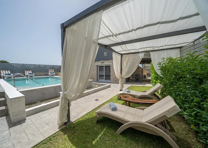 Villa Popi's *