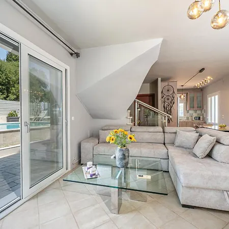 Popi's Свороната