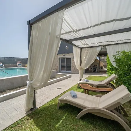 Villa Popi's *